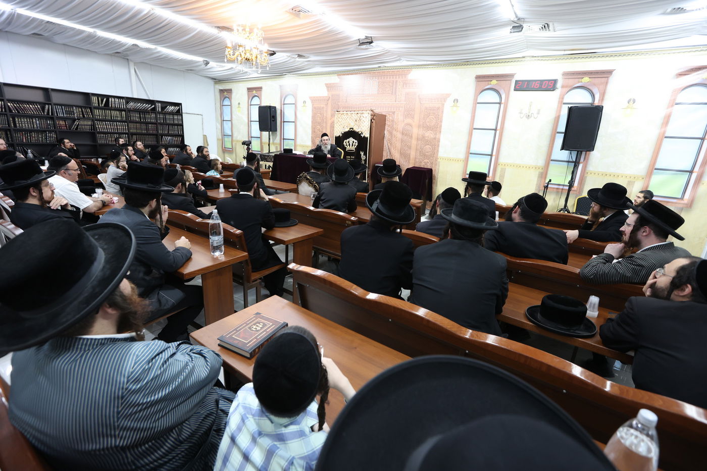 הגה"צ רבי אלימלך בידרמן בשיחת חיזוק בהיכל ביהמ"ד ספינקא בית שמש 