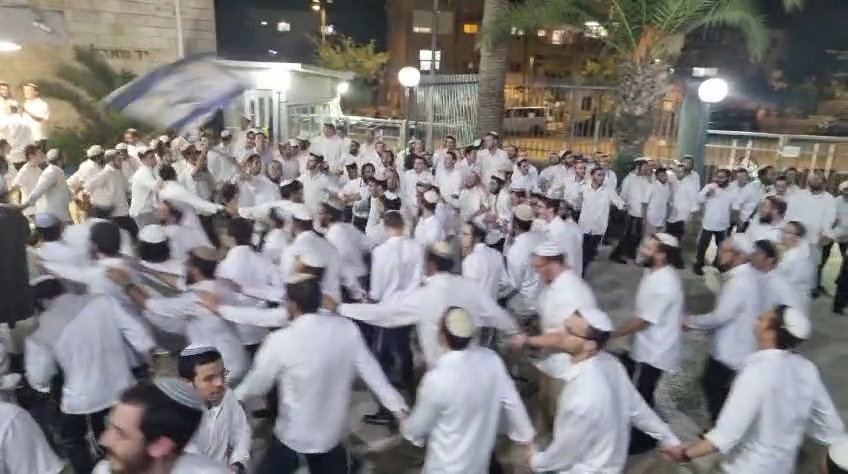 חגיגות במרכז הרב