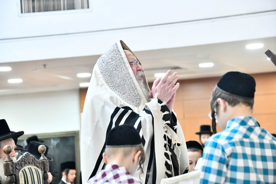 סליחות ראשונות בחצה"ק נדבורנה