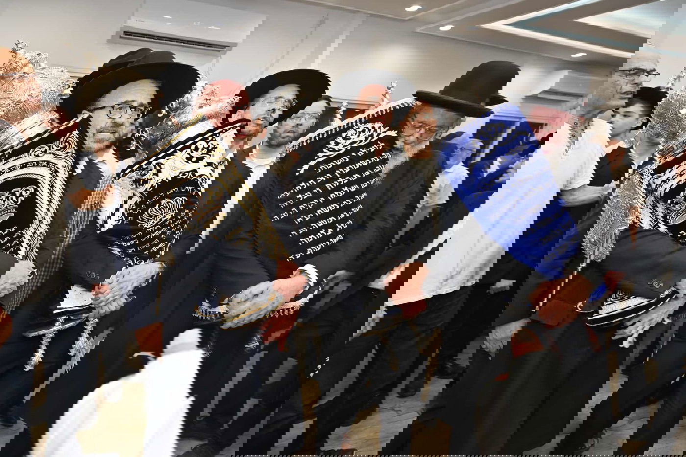 הכנסת ספר תורה בבני ברק לזכר הנופלים ולהשבת החטופים