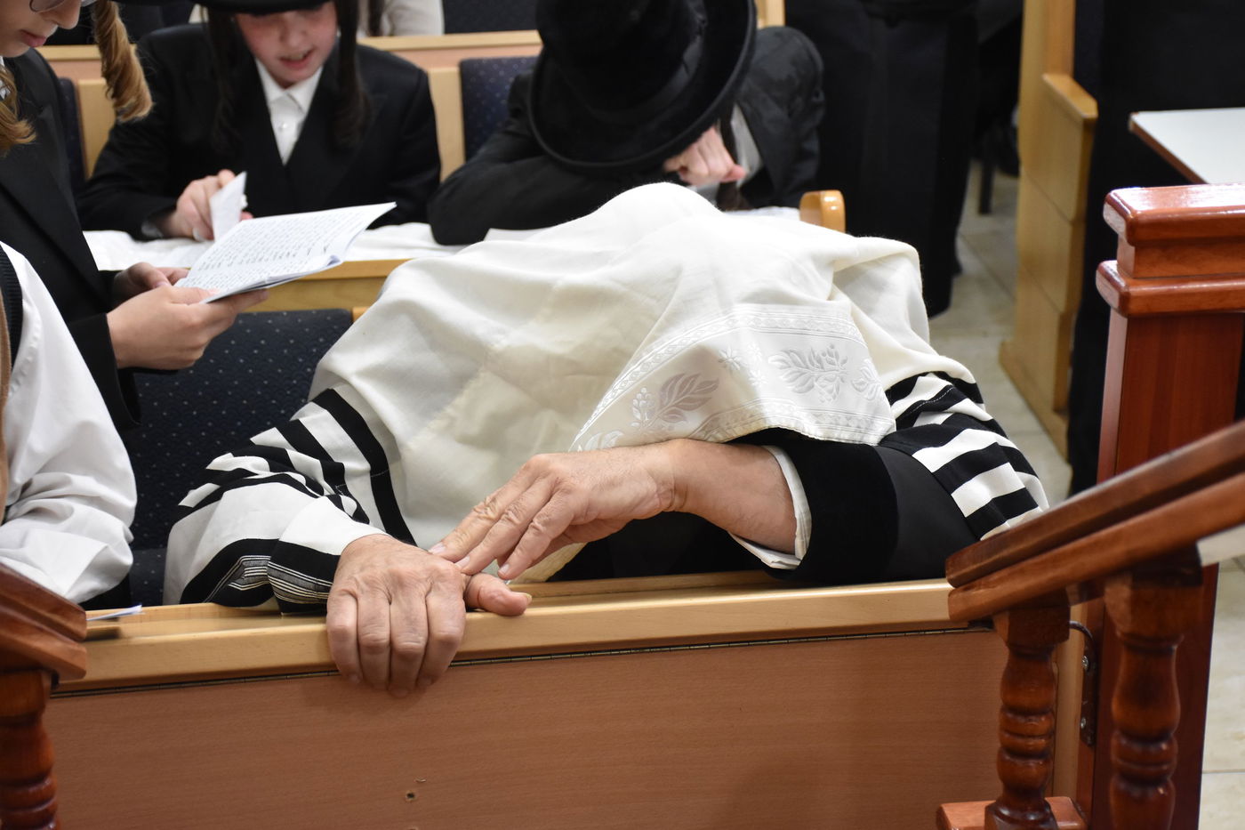 סליחות ראשונות בחצה"ק אשלג