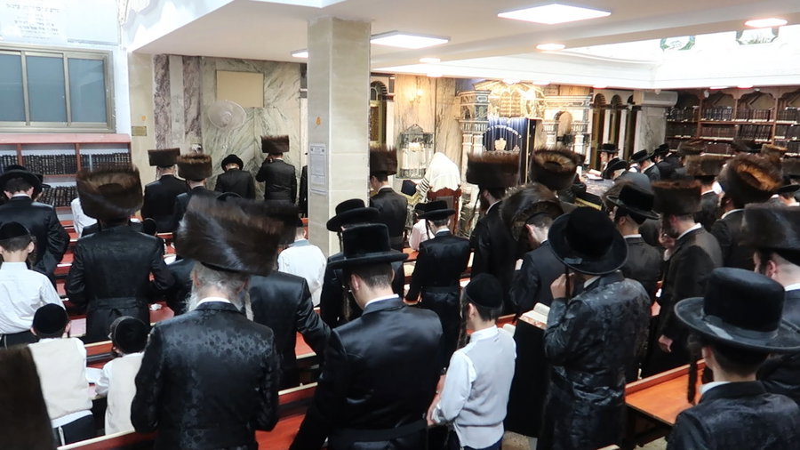 סליחות ראשונות בחצה"ק שומרי אמונים 