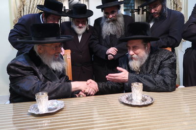 האדמו"ר מרחמסטריווקא בביקור אצל האדמו"ר מפינסק קרלין 