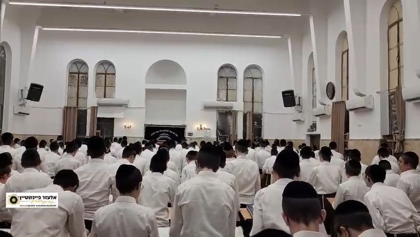 תלמידי ישיבת פוניבז' לצעירים בזמן המתקפה האיראנית
