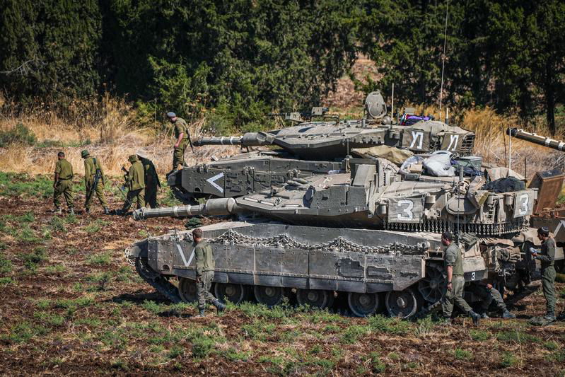 טנקים ישראלים סמוך לגבול עם לבנון