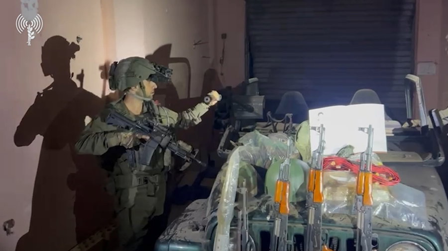 מפקד גדוד 890, סגן-אלוף יוני, במבנה שבו אותר הרכב של חיזבאללה