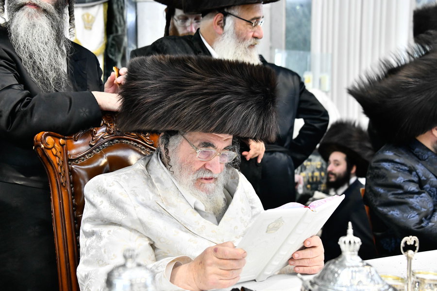 האדמו"ר מויז'ניץ במוצאי ראש השנה תשפ"ה