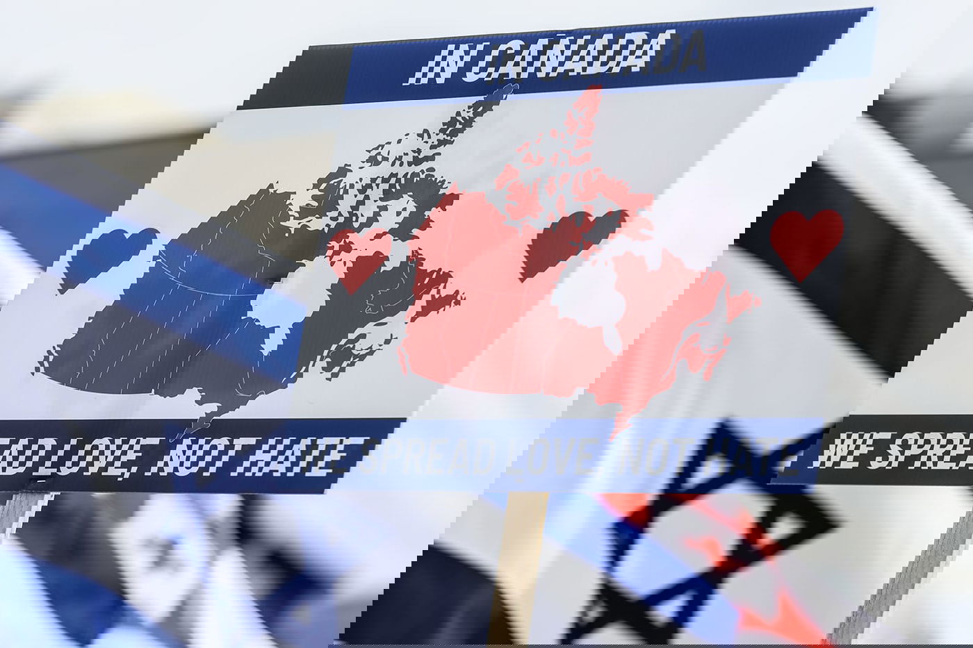 תהלוכות בקנדה ובצרפת: כך צוין ה-7.10 תחת אבטחה כבדה 