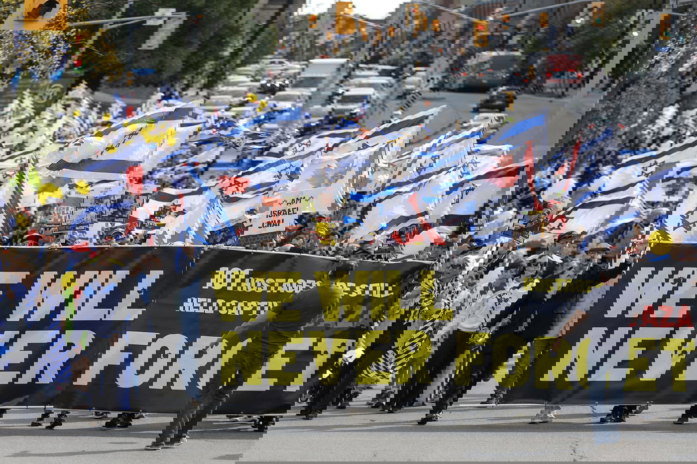 תהלוכות בקנדה ובצרפת: כך צוין ה-7.10 תחת אבטחה כבדה 