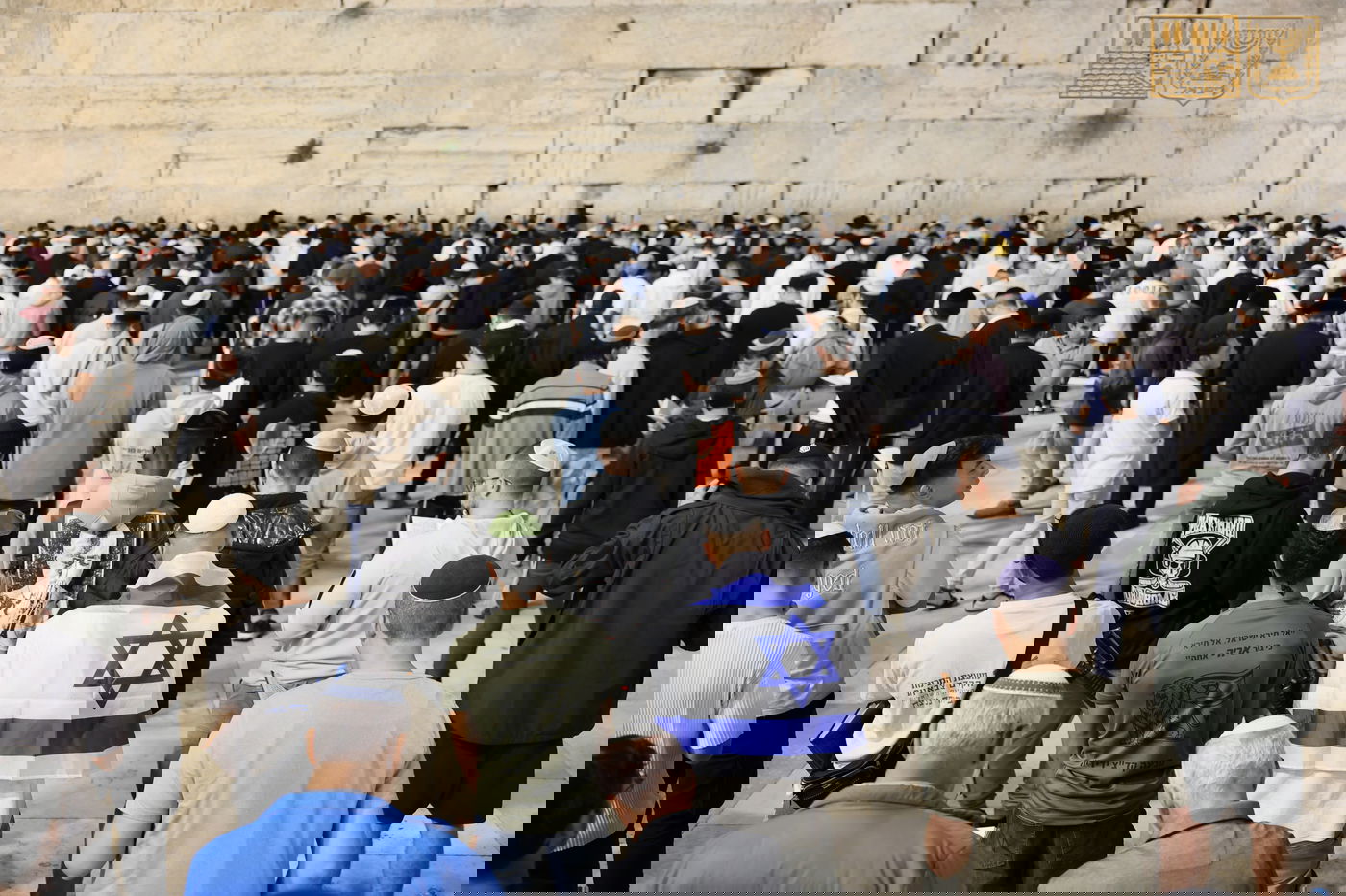 הכנסת ספר תורה לזכרם של הנופלים במלחמת 'חרבות ברזל'