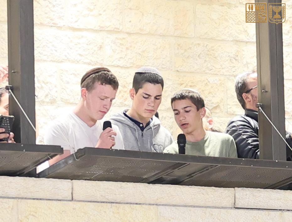 הכנסת ספר תורה לזכרם של הנופלים במלחמת 'חרבות ברזל'