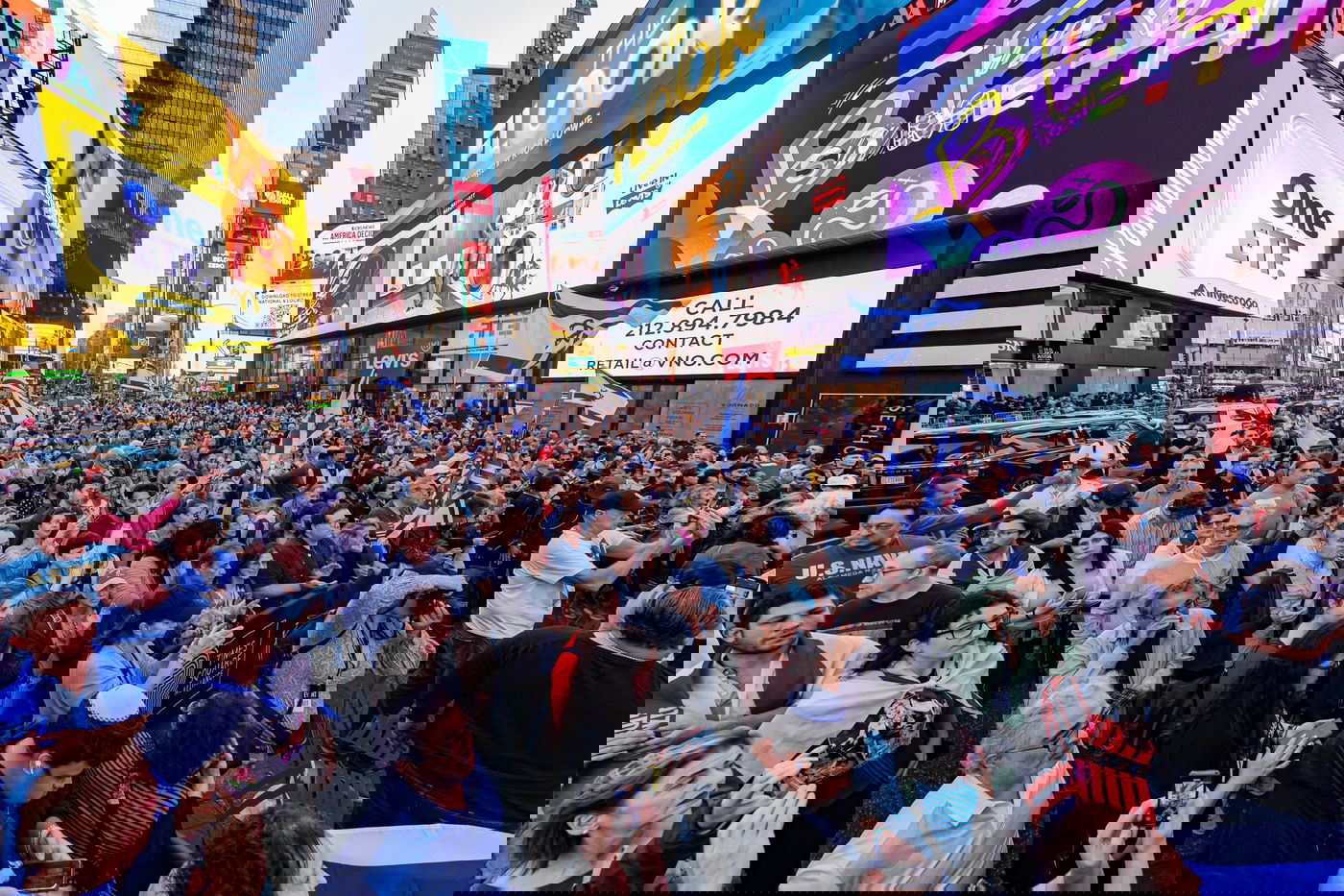 עצרת אמריקאית ישראלית בטיימס סקוור למען החטופים 