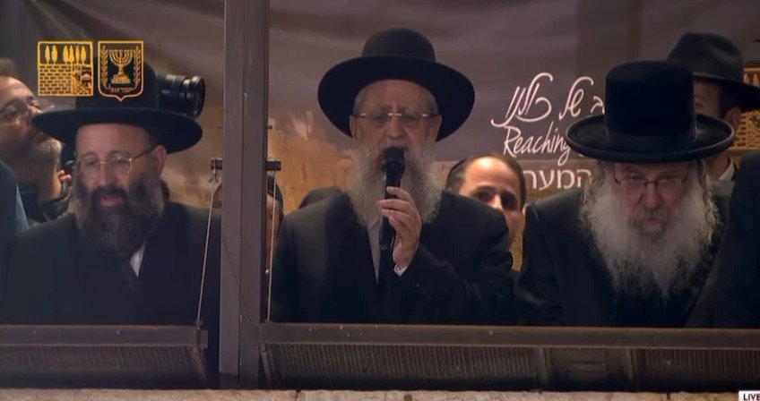 צפו בדברים