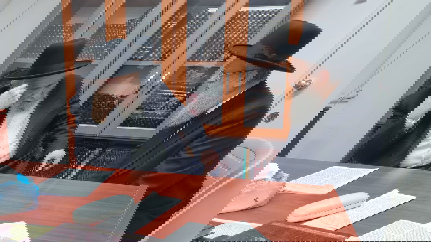 הראשון לציון הגר"ד יוסף בבתי גדולי ישראל | צפו בתיעוד