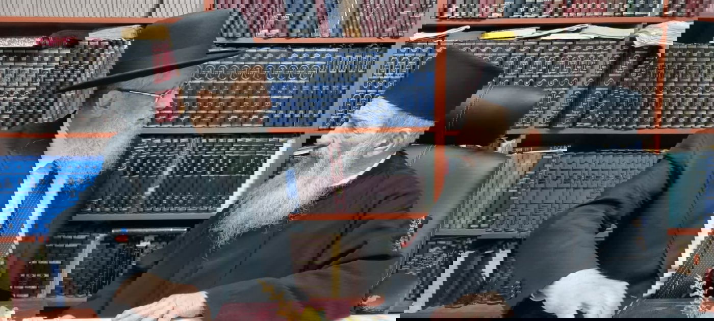 הראשון לציון הגר"ד יוסף בבתי גדולי ישראל | צפו בתיעוד