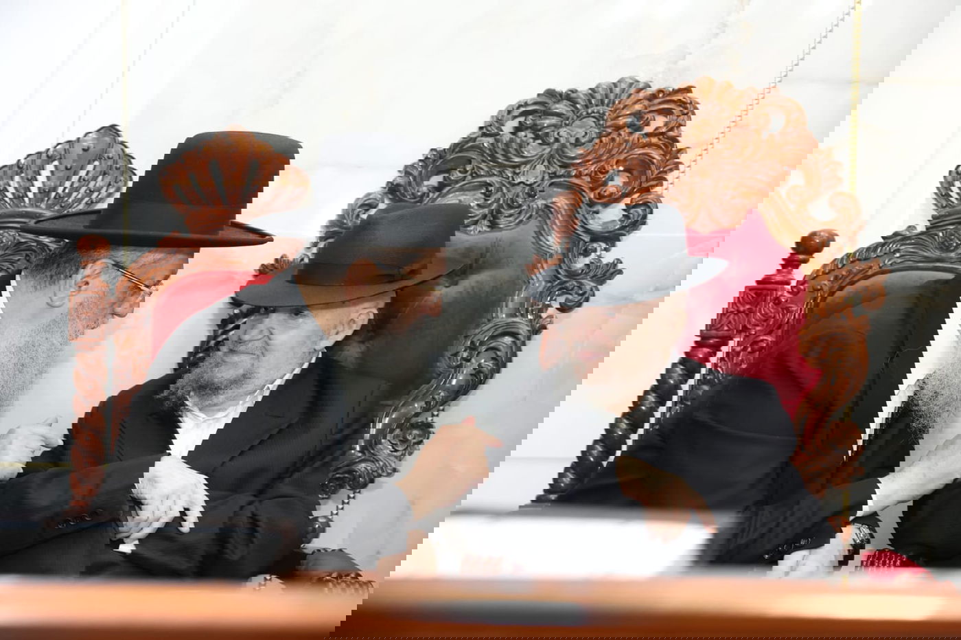 הראשון לציון הגר"ד יוסף בבתי גדולי ישראל | צפו בתיעוד