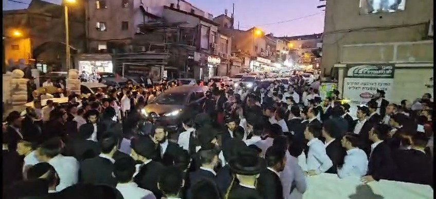 אלפים מקבלים את פני ראש הישיבה