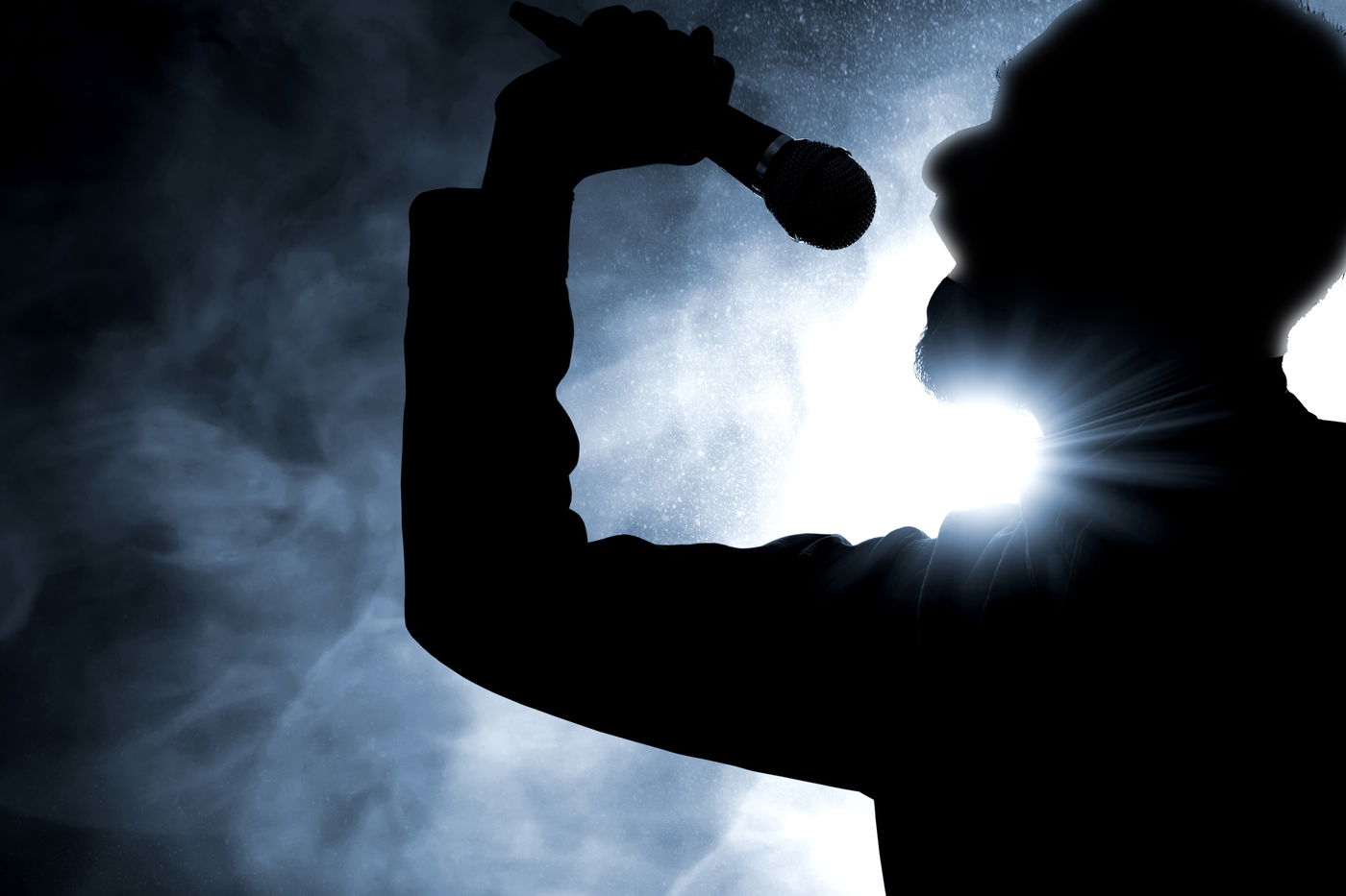 האנשים שמאחורי הבמה | הצצה לעולמם של המפיקים המוזיקליים המנהלים את אירועי המוזיקה שלנו 