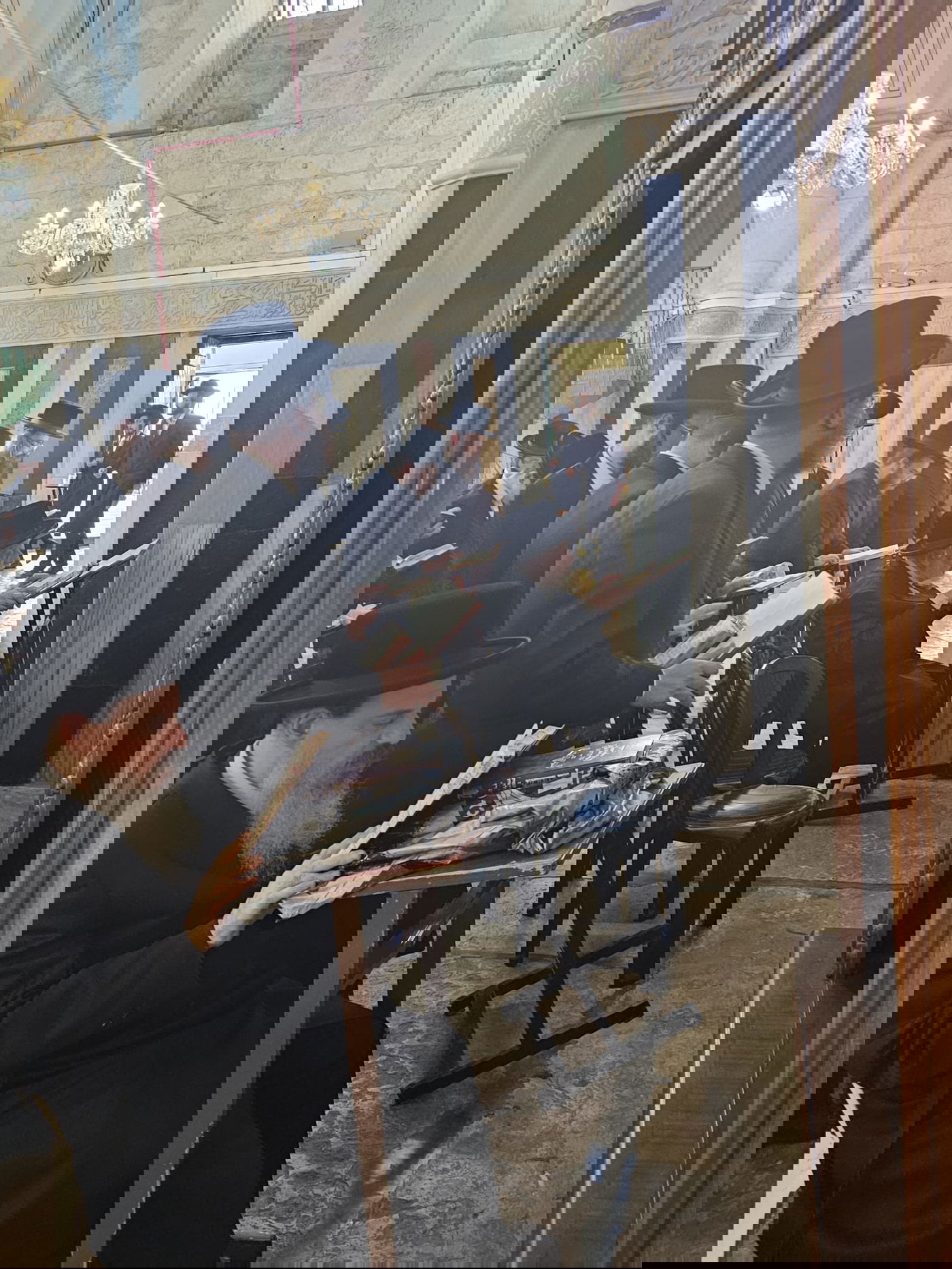 האדמו"ר מקופיטשניץ במערת המכפלה 