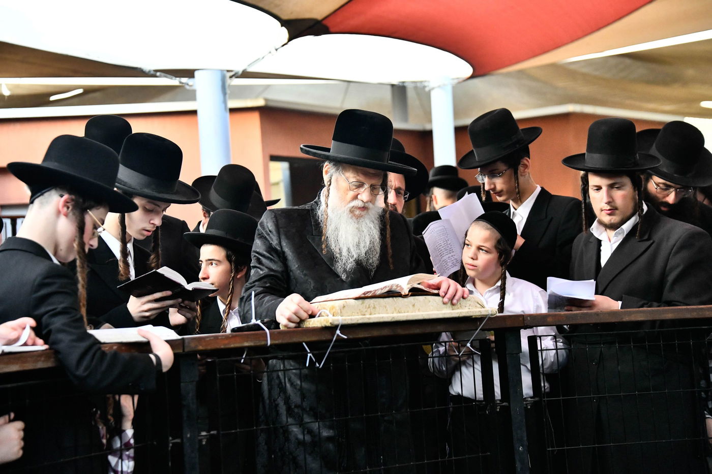 האדמו"ר ממודז'יץ בתשליך