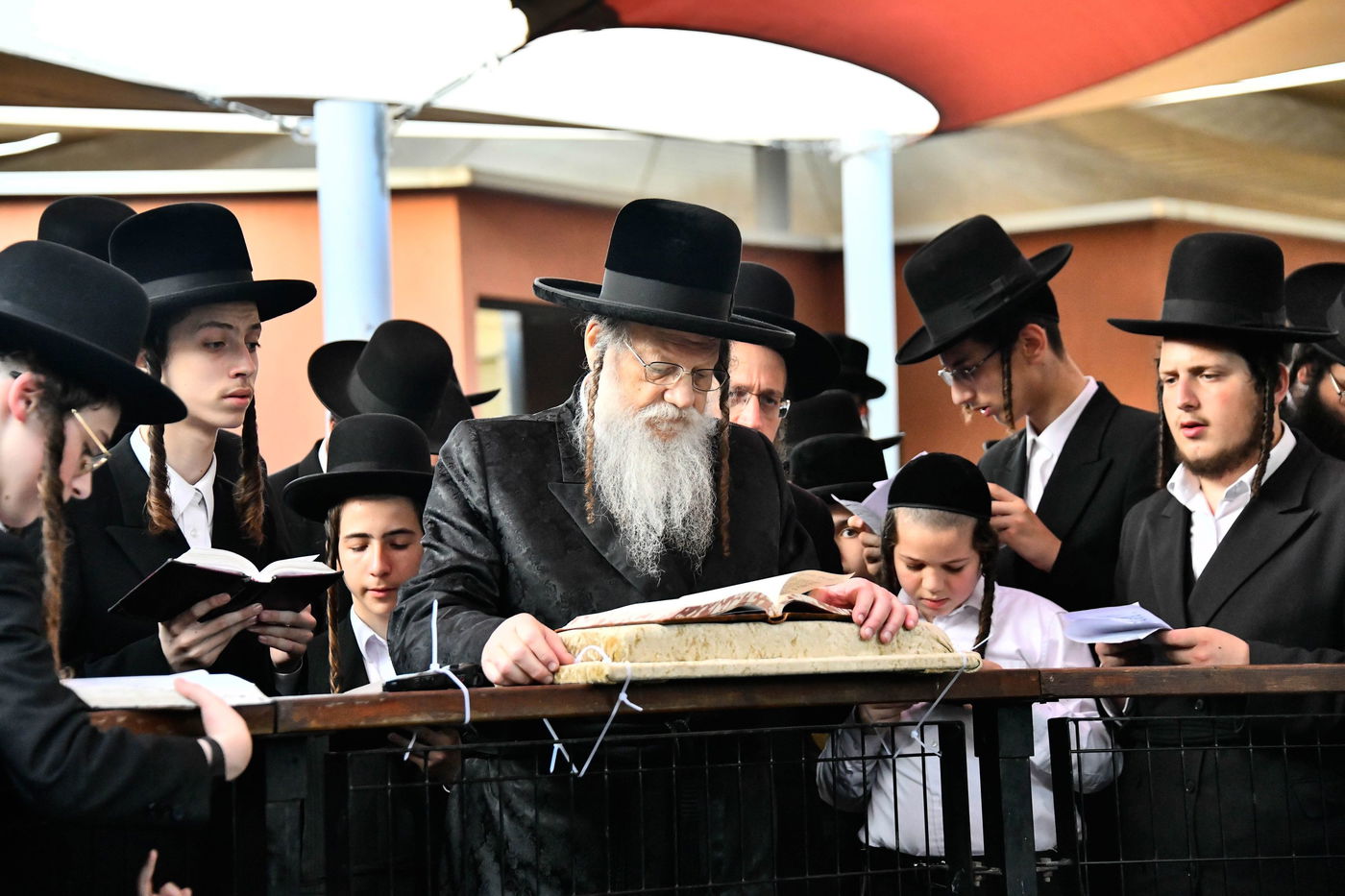 האדמו"ר ממודז'יץ בתשליך