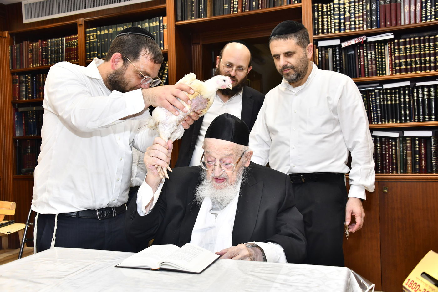 הגרמ"צ ברגמן במנהג כפרות