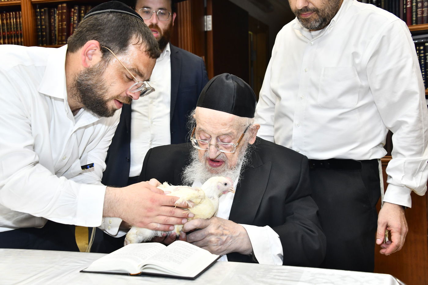 הגרמ"צ ברגמן במנהג כפרות