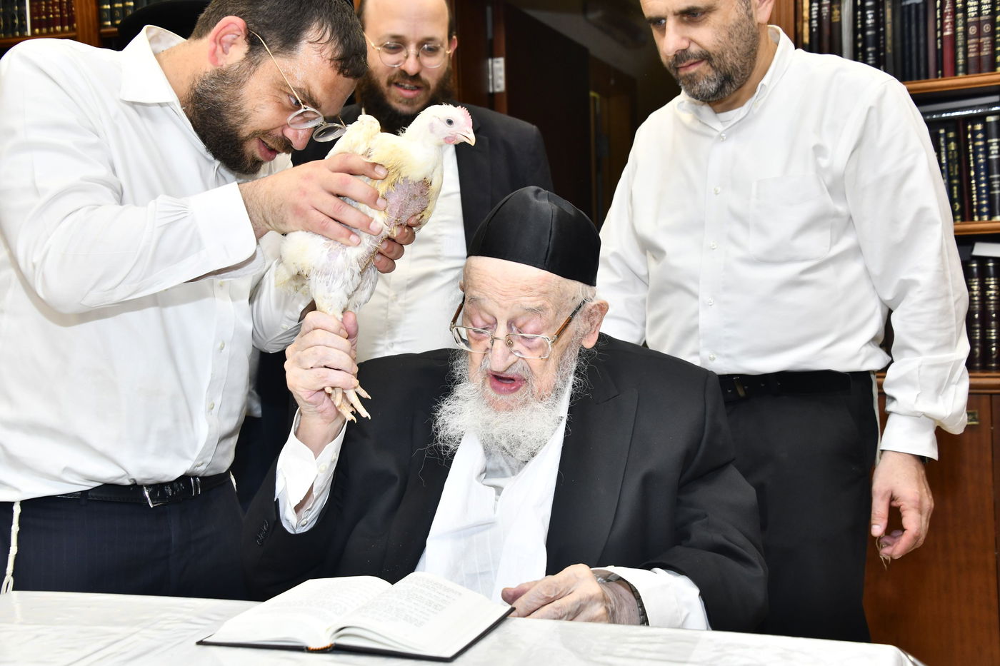 הגרמ"צ ברגמן במנהג כפרות