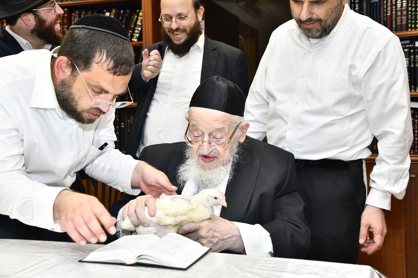 הגרמ"צ ברגמן במנהג כפרות