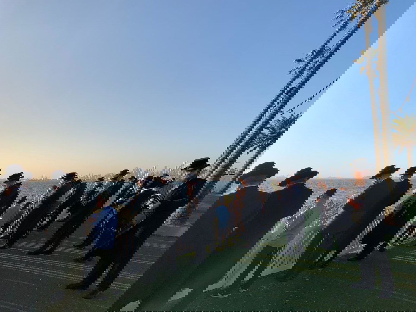 גאב"ד מעלברון שבאוסטרליה בתשליך יחד עם בני קהילתו 