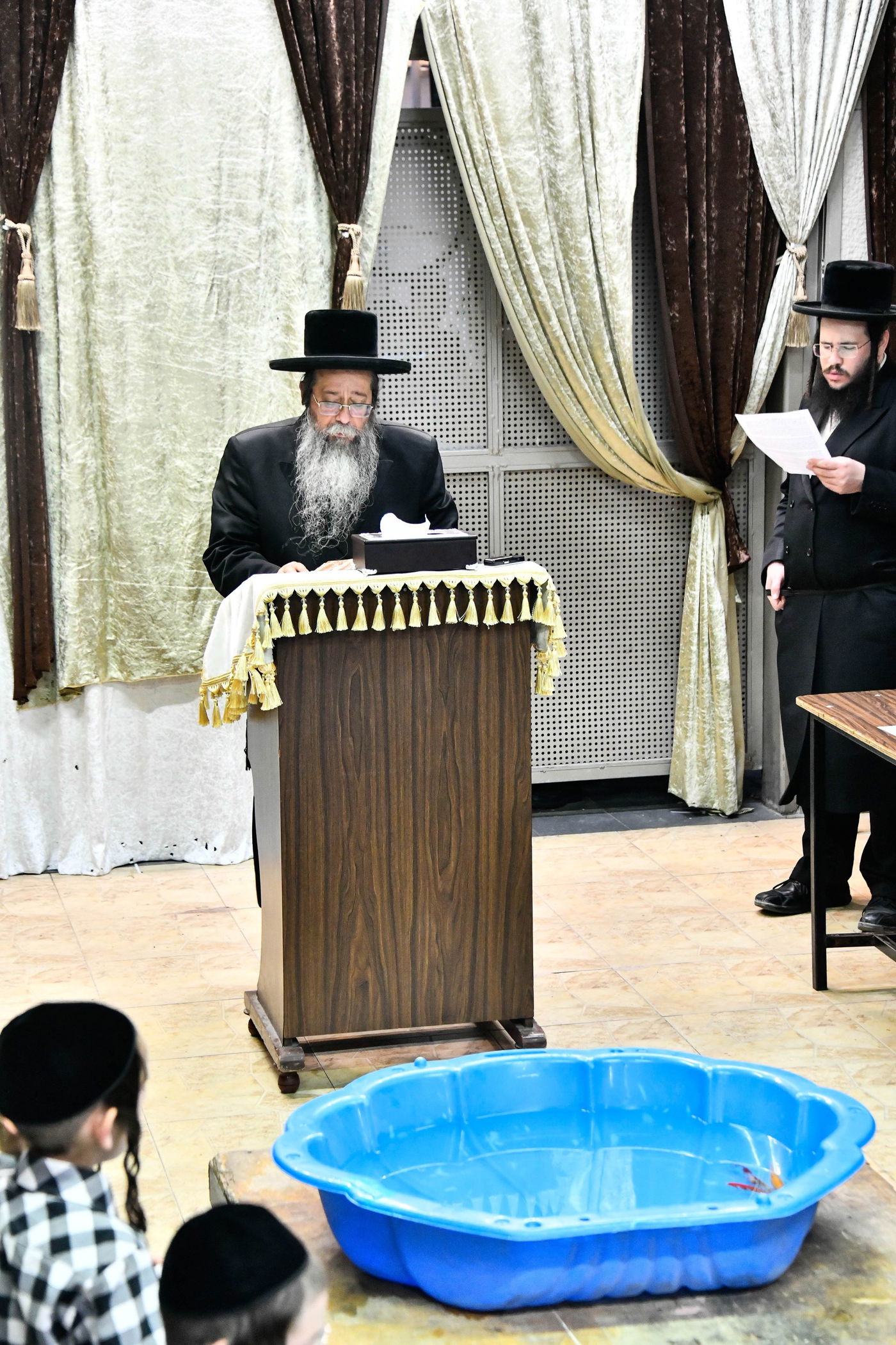 האדמו"ר משבט הלוי בתשליך 