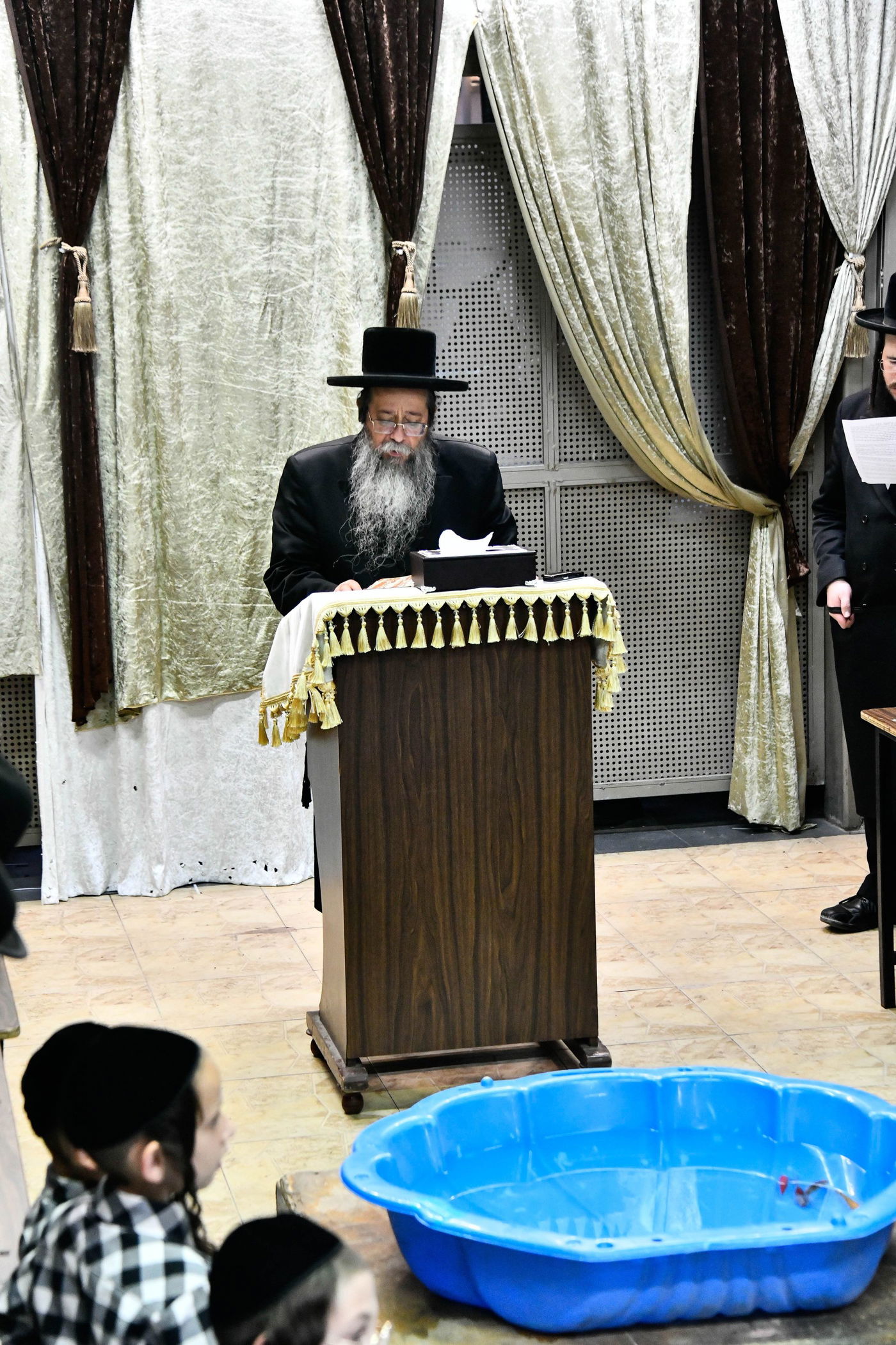 האדמו"ר משבט הלוי בתשליך 