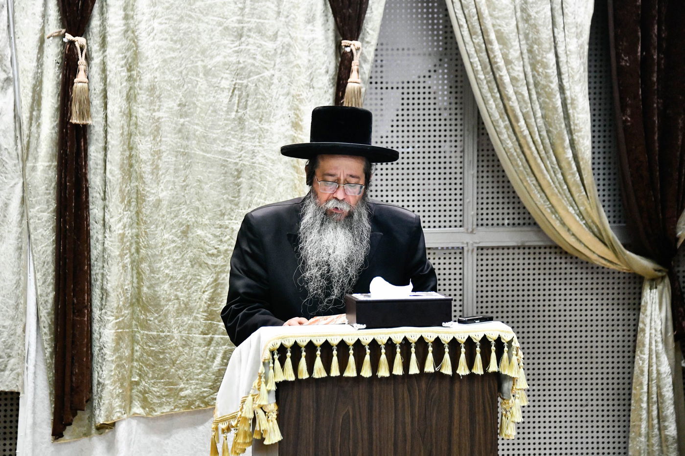 האדמו"ר משבט הלוי בתשליך 