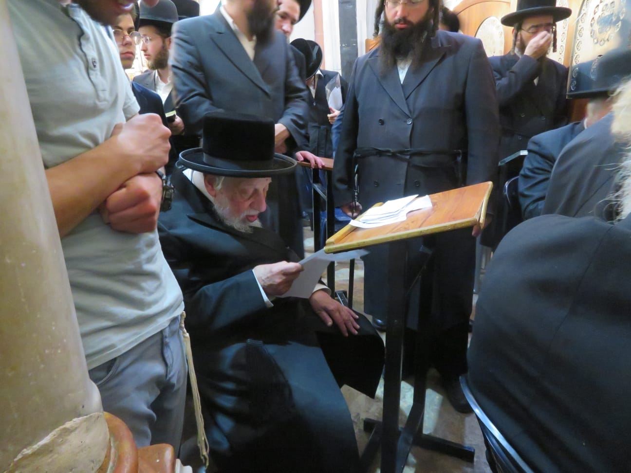 האדמו"ר מקופיטשניץ במערת המכפלה 