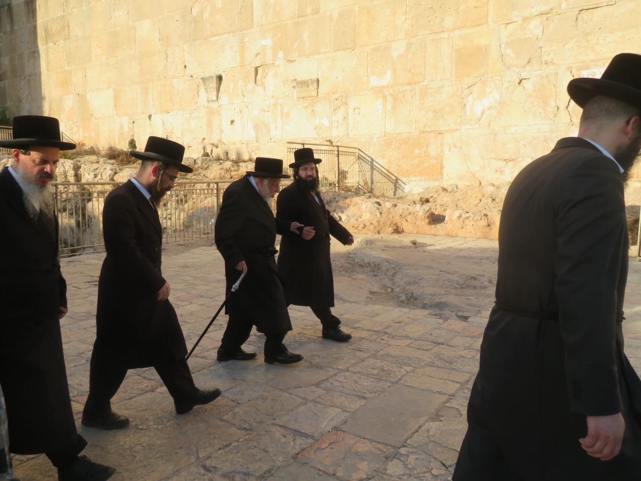 האדמו"ר מקופיטשניץ במערת המכפלה 