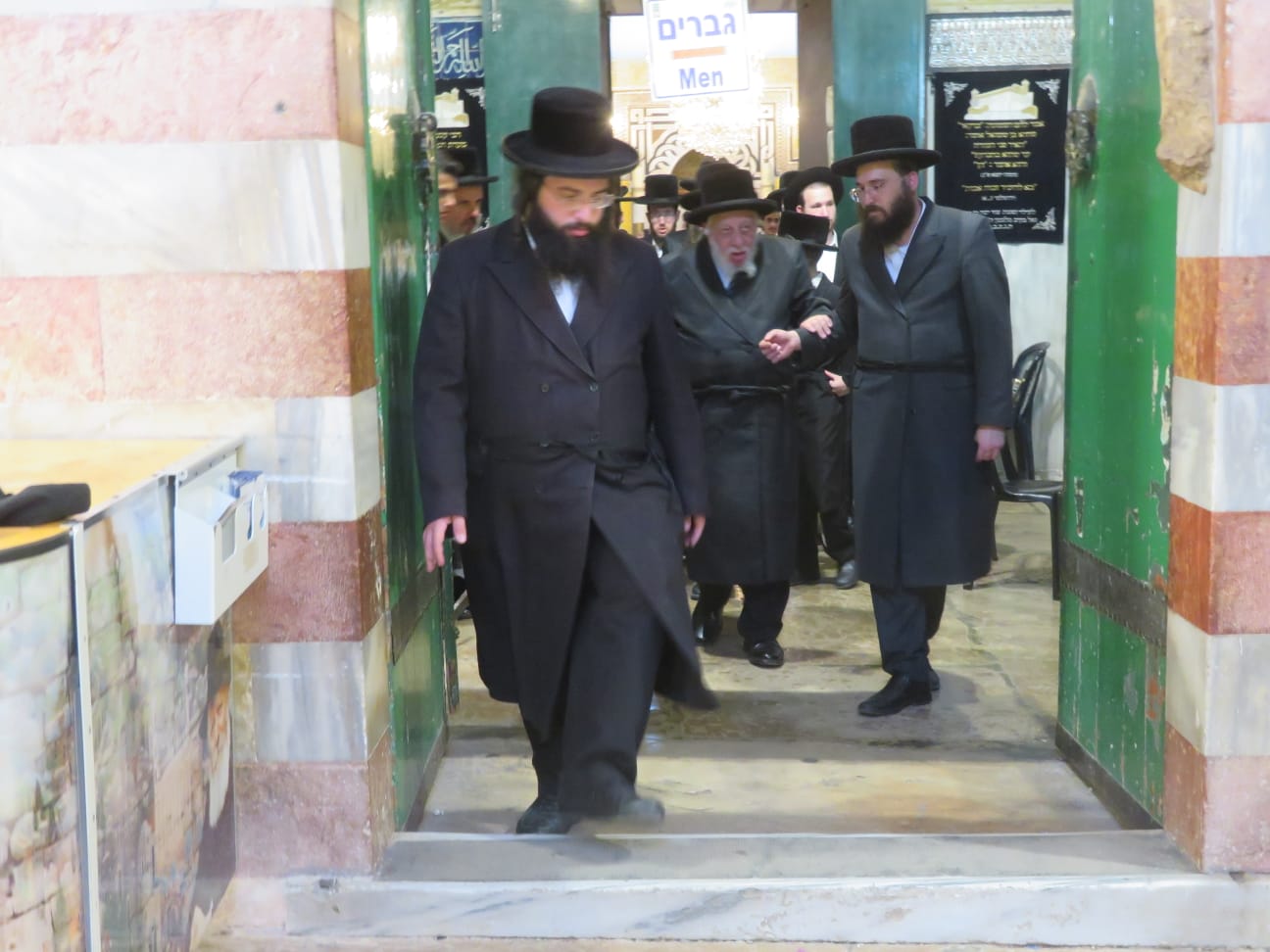 האדמו"ר מקופיטשניץ במערת המכפלה 