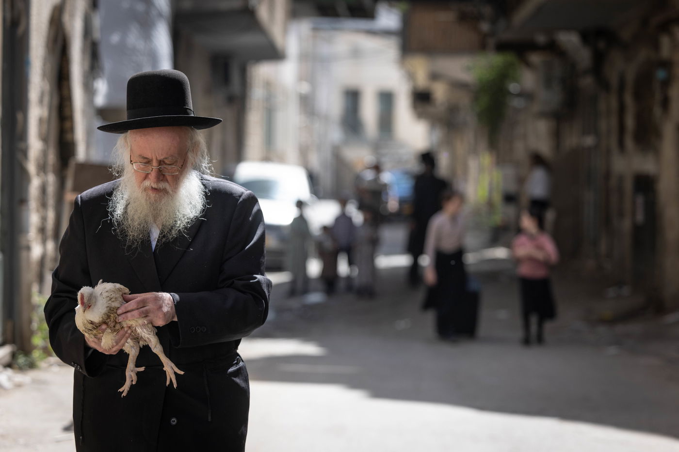 יהודי בוחן תרנגול לכפרות