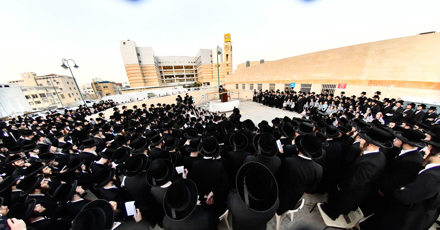 האדמו"ר מדארג בתשליך 