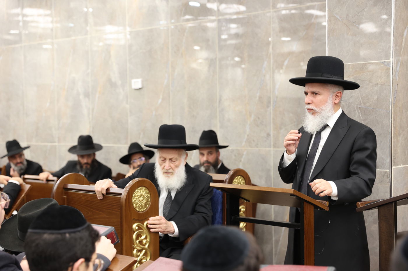 הגאון הרב שמואל בצלאל בשיחת חיזוק בישיבת 'אבני נזר'