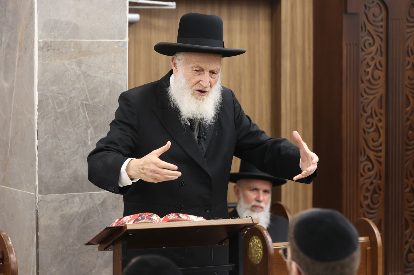 הגאון הרב שמואל בצלאל בשיחת חיזוק בישיבת 'אבני נזר'