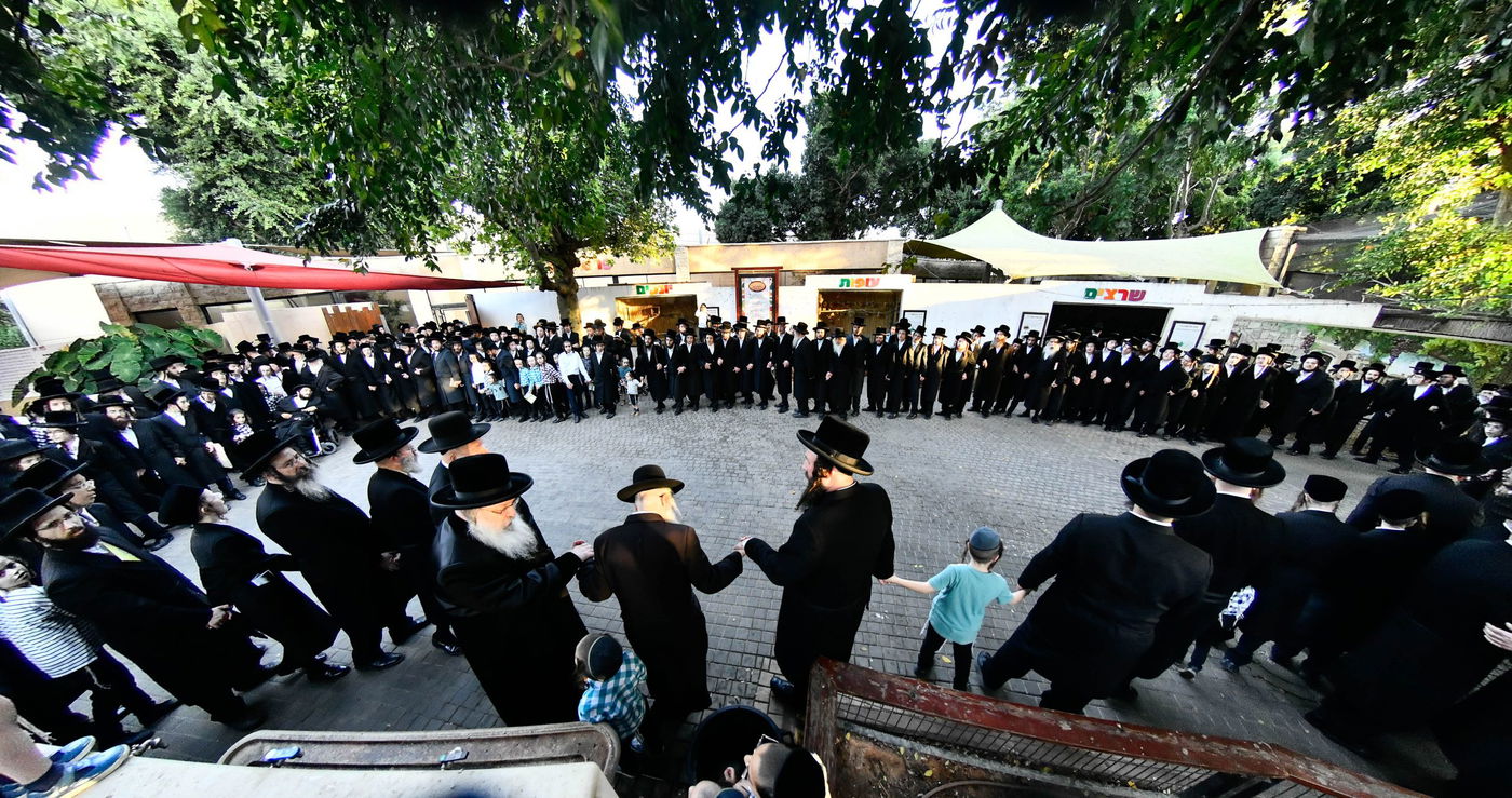 האדמו"ר מנדבורנה בתשליך 