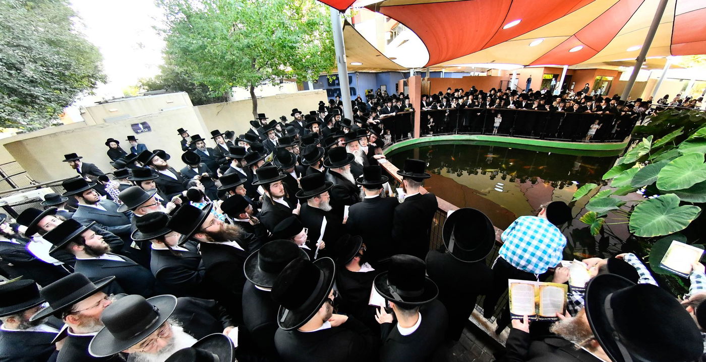 האדמו"ר מנדבורנה בתשליך 