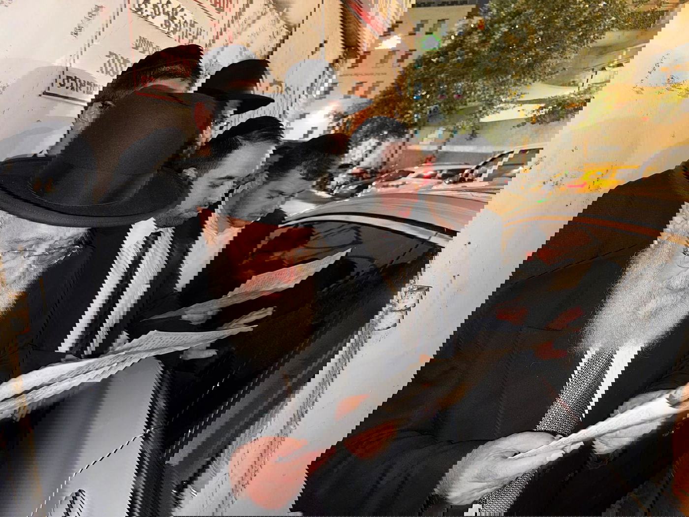 ברכת הלבנה והבדלה | הראש"ל הגאון רבי יצחק יוסף במוצאי כיפור 