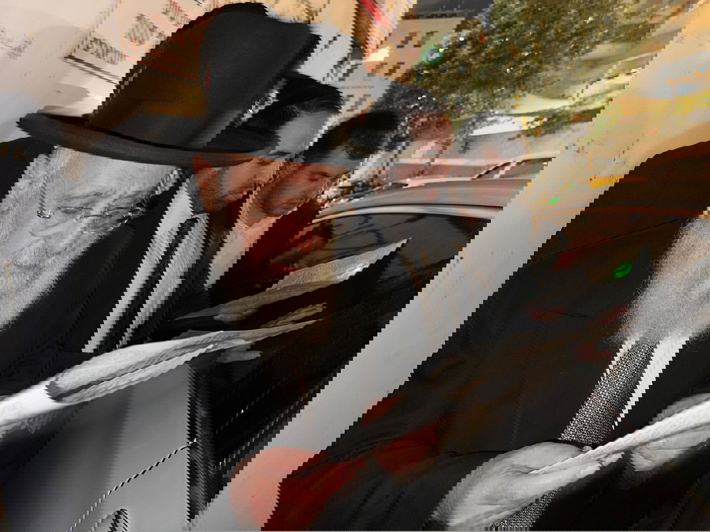 ברכת הלבנה והבדלה | הראש"ל הגאון רבי יצחק יוסף במוצאי כיפור 