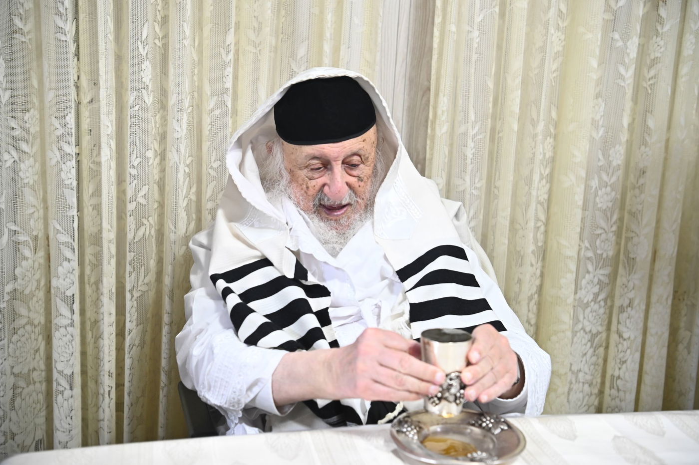 ערב ומוצאי יום כיפור אצל הגאון רבי ברוך דב פוברסקי