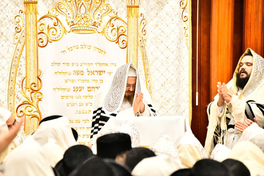 מוצאי יום כיפור בחצה"ק סאדיגורה