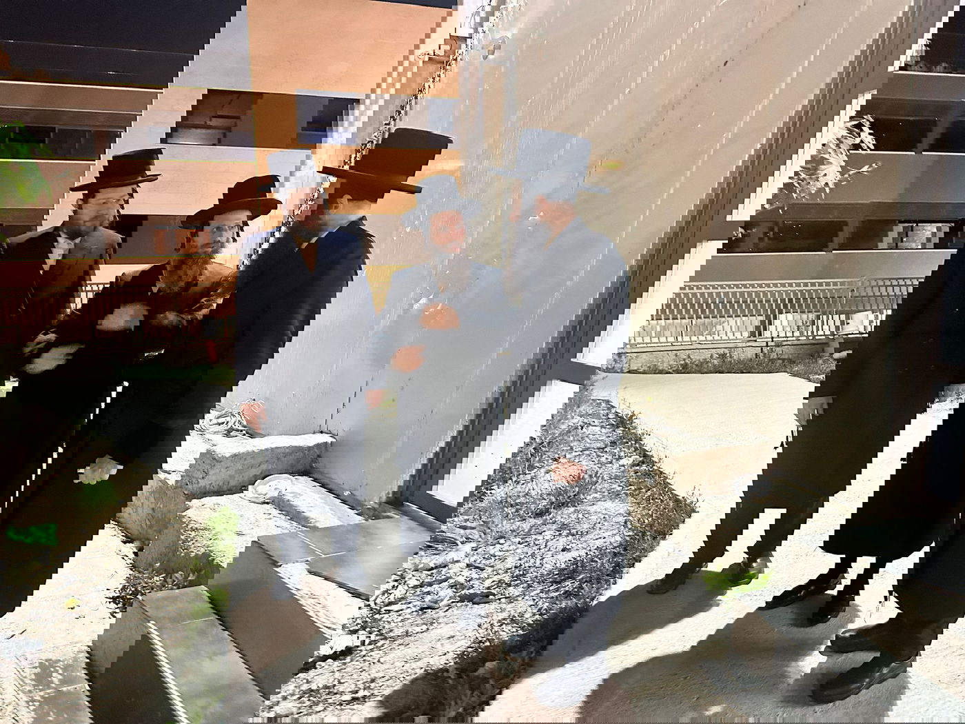 ברחבת ביהמ"ד קאסוב בבית שמש