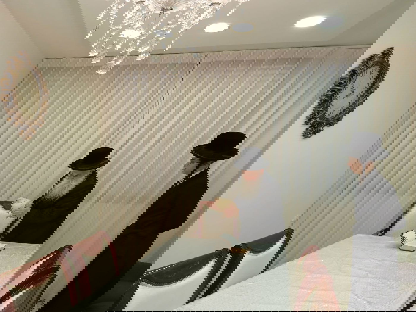 ערב ומוצאי יום כיפור בחצה"ק בוטושאן