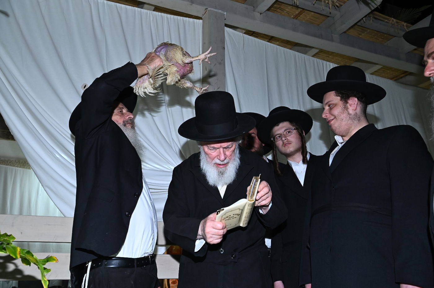 ערב ומוצאי יום כיפור אצל הגאון רבי יצחק זילברשטיין