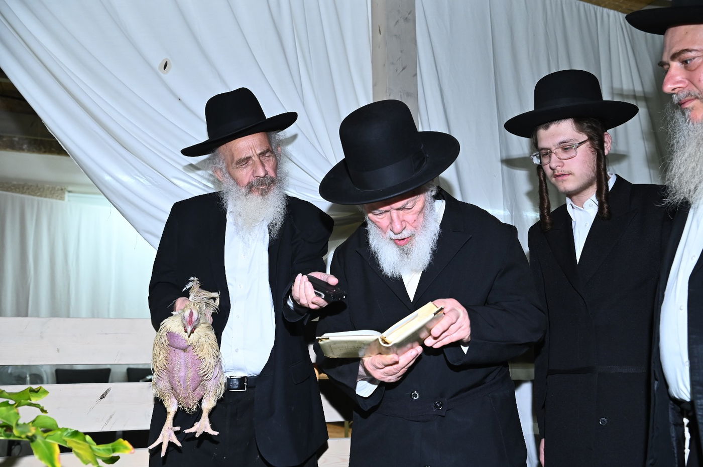 ערב ומוצאי יום כיפור אצל הגאון רבי יצחק זילברשטיין